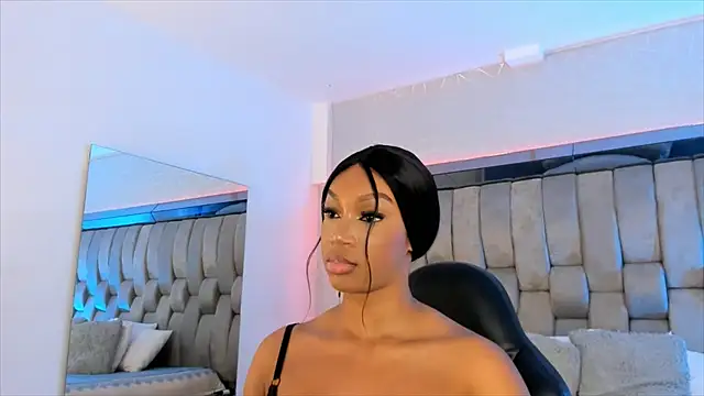 Snapshot of ChaynnaCooper chatting on 02.12.25 ChaynnaCooper online show from 02.12.25