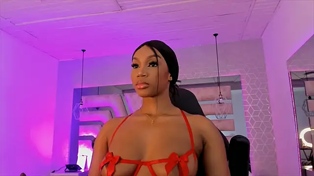 Snapshot of ChaynnaCooper chatting on 02.14.25 ChaynnaCooper online show from 02.14.25