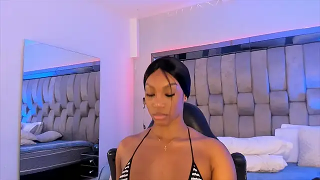 Snapshot of ChaynnaCooper chatting on 02.19.25 ChaynnaCooper online show from 02.19.25