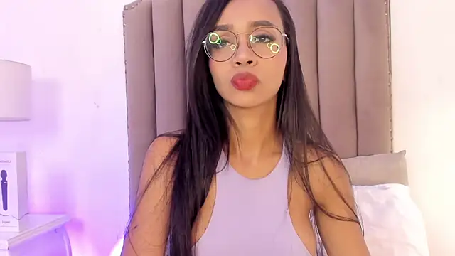 SamanthaFerrer   online show from 02.04.25