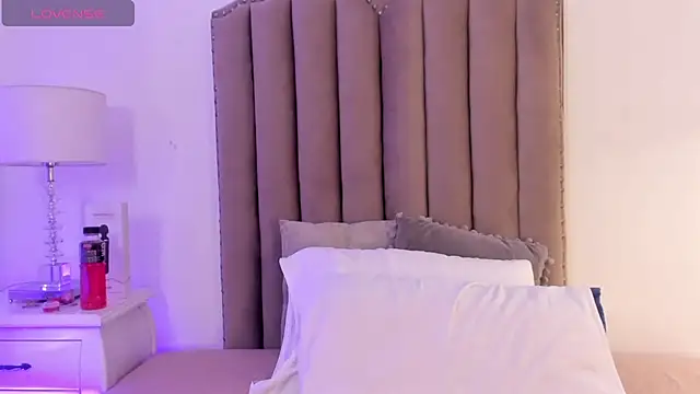 SamanthaFerrer   online show from 02.06.25