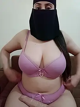 Snapshot of Arabic-Rose chatting on 04.23.26 Arabic-Rose online show from 04.23.26