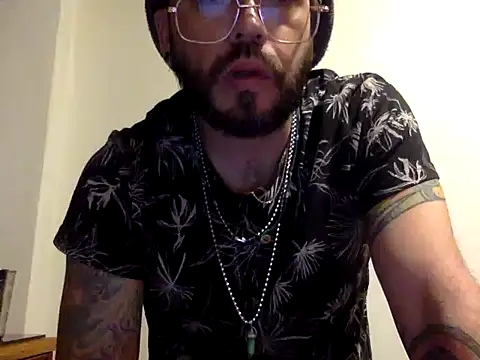 Snapshot of HotManFyah chatting on 10.26.25 HotManFyah online show from 10.26.25
