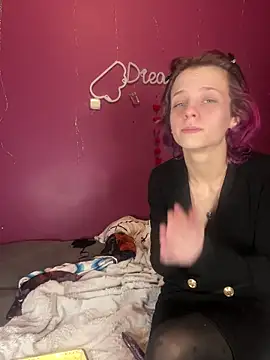 Snapshot of Lilythepinkgirl chatting on 02.25.25 Lilythepinkgirl online show from 02.25.25