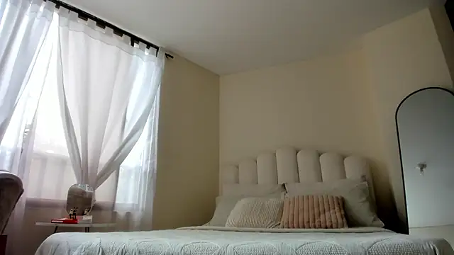 Snapshot of evely_coelloo chatting on 11.11.25 evely coelloo online show from 11.11.25