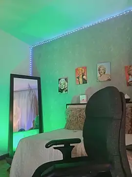 nahiarapalmer19 online show from 09.21.25