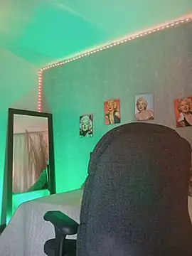 nahiarapalmer19 online show from 09.28.25