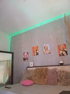 nahiarapalmer19 online show from 10.25.25