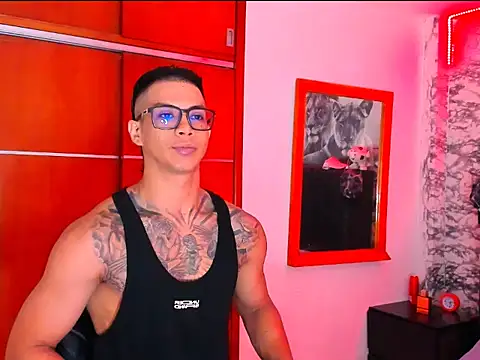 Snapshot of Aaron_Toy chatting on 01.05.26 Aaron Toy online show from 01.05.26