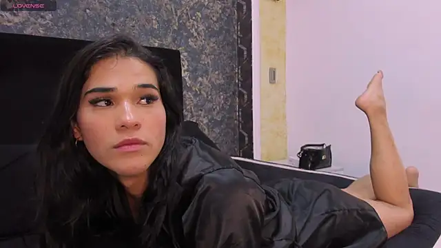 Isa Little Star online show from 02.15.25