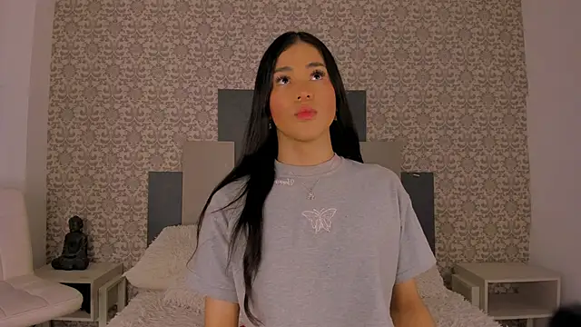 Isa Little Star online show from 10.19.25