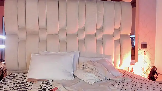 Isa Little Star online show from 04.04.26