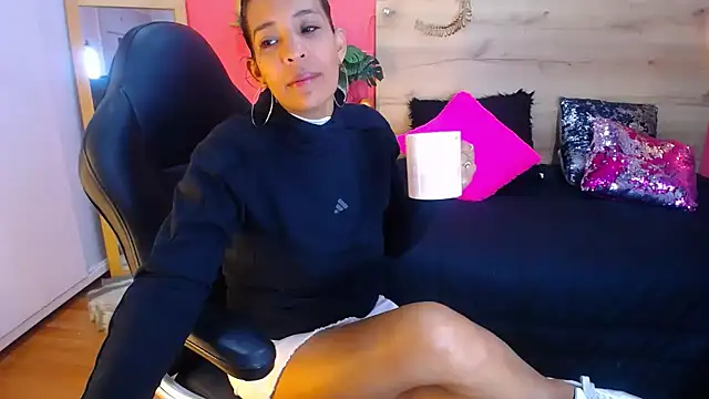 Snapshot of scarlet-foox chatting on 01.31.25 scarlet-foox online show from 01.31.25