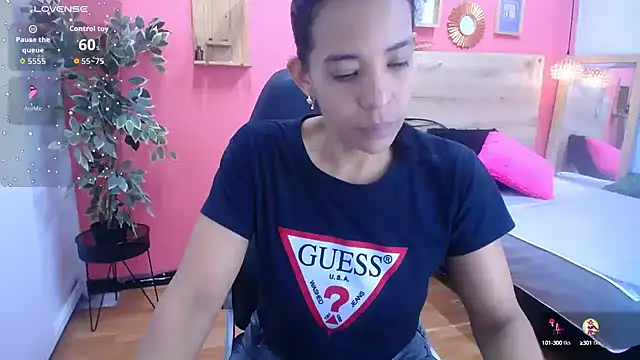Snapshot of scarlet-foox chatting on 10.12.25 scarlet-foox online show from 10.12.25