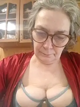 Snapshot of IrinaSweet54 chatting on 04.23.26 IrinaSweet54 online show from 04.23.26