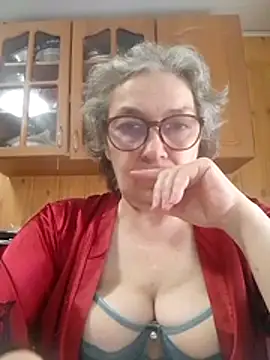Snapshot of IrinaSweet54 chatting on 04.29.26 IrinaSweet54 online show from 04.29.26
