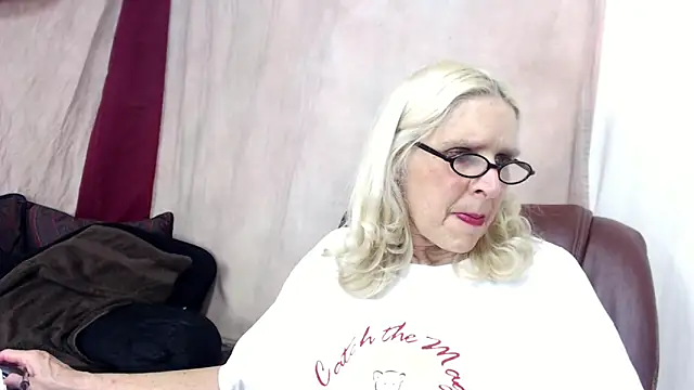 Snapshot of Jean_Saint_Sin chatting on 04.14.26 Jean Saint Sin online show from 04.14.26
