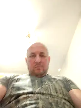 Snapshot of intx800 chatting on 12.11.24 intx800 online show from 12.11.24