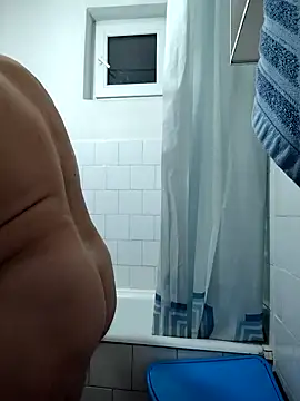 Snapshot of intx800 chatting on 12.12.24 intx800 online show from 12.12.24