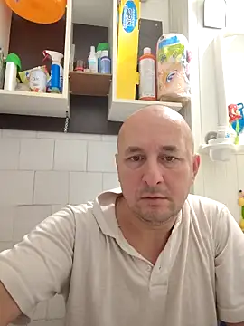 Snapshot of intx800 chatting on 12.13.24 intx800 online show from 12.13.24