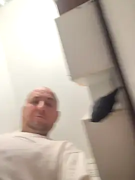 Snapshot of intx800 chatting on 12.14.24 intx800 online show from 12.14.24