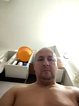 Snapshot of intx800 chatting on 12.15.24 intx800 online show from 12.15.24