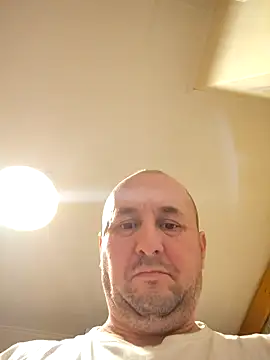 Snapshot of intx800 chatting on 12.17.24 intx800 online show from 12.17.24