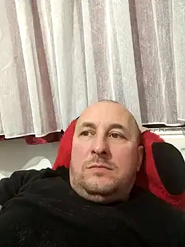 Snapshot of intx800 chatting on 12.17.24 intx800 online show from 12.17.24