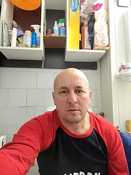 Snapshot of intx800 chatting on 12.31.24 intx800 online show from 12.31.24