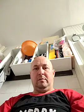 Snapshot of intx800 chatting on 01.01.25 intx800 online show from 01.01.25