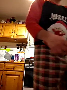 Snapshot of intx800 chatting on 01.24.25 intx800 online show from 01.24.25