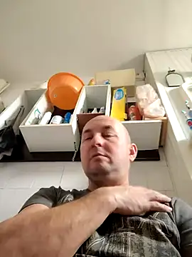 Snapshot of intx800 chatting on 01.25.25 intx800 online show from 01.25.25