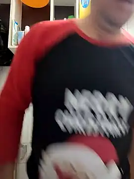 Snapshot of intx800 chatting on 01.28.25 intx800 online show from 01.28.25