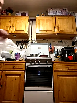 Snapshot of intx800 chatting on 02.18.25 intx800 online show from 02.18.25