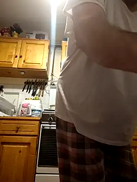 Snapshot of intx800 chatting on 02.20.25 intx800 online show from 02.20.25