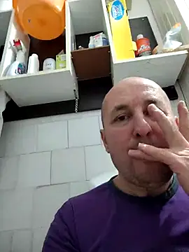 Snapshot of intx800 chatting on 03.13.25 intx800 online show from 03.13.25