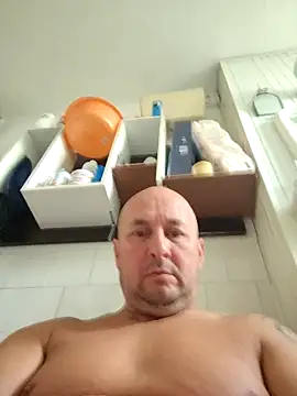 Snapshot of intx800 chatting on 09.14.25 intx800 online show from 09.14.25