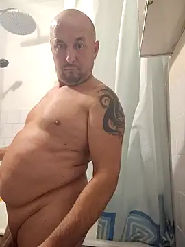 Snapshot of intx800 chatting on 09.18.25 intx800 online show from 09.18.25