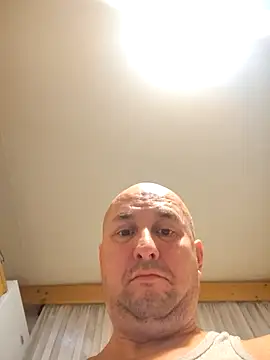 Snapshot of intx800 chatting on 10.04.25 intx800 online show from 10.04.25