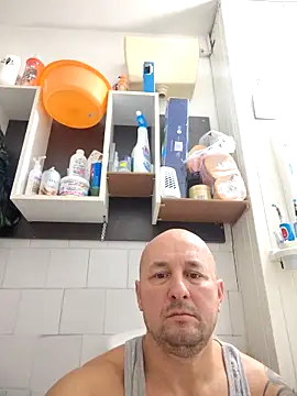 Snapshot of intx800 chatting on 10.05.25 intx800 online show from 10.05.25