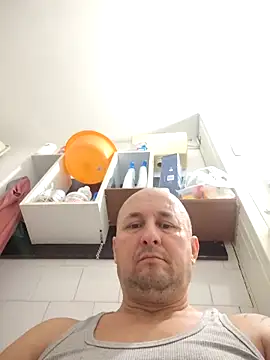 Snapshot of intx800 chatting on 10.12.25 intx800 online show from 10.12.25