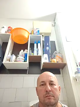 Snapshot of intx800 chatting on 10.17.25 intx800 online show from 10.17.25