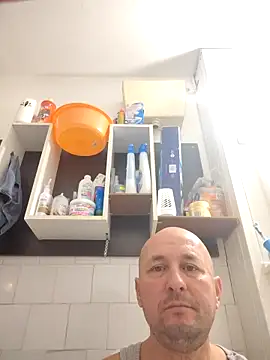 Snapshot of intx800 chatting on 10.18.25 intx800 online show from 10.18.25