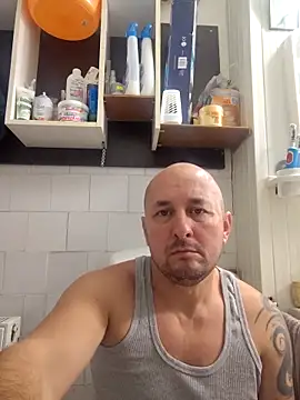 Snapshot of intx800 chatting on 10.19.25 intx800 online show from 10.19.25