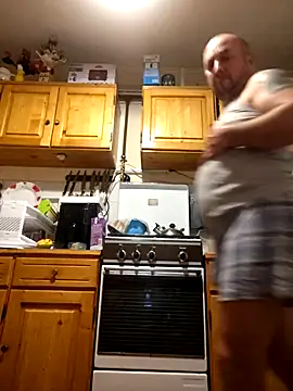 Snapshot of intx800 chatting on 10.21.25 intx800 online show from 10.21.25