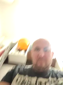 Snapshot of intx800 chatting on 10.21.25 intx800 online show from 10.21.25