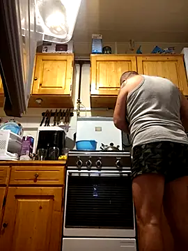 Snapshot of intx800 chatting on 10.23.25 intx800 online show from 10.23.25