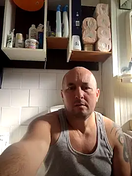 Snapshot of intx800 chatting on 10.26.25 intx800 online show from 10.26.25