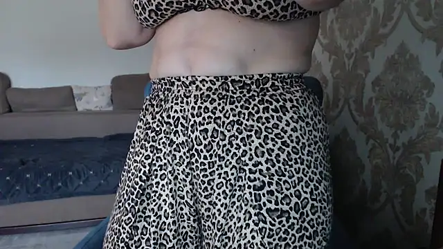 Snapshot of Mallinia chatting on 10.23.25 Mallinia online show from 10.23.25