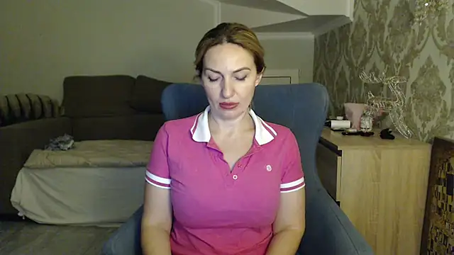 Snapshot of Mallinia chatting on 01.08.26 Mallinia online show from 01.08.26